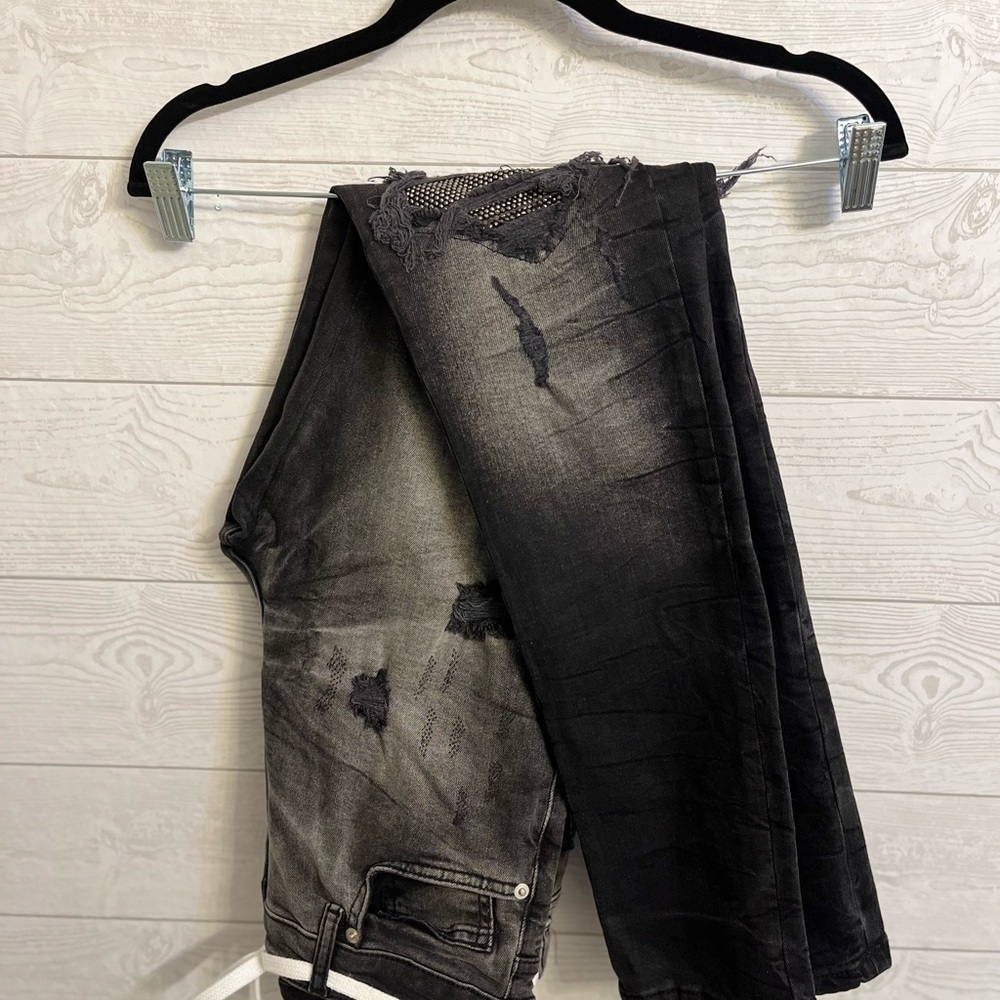 Reputation Studio Women’s Black Distressed Skinny Rhinestone Jeans. Size 5